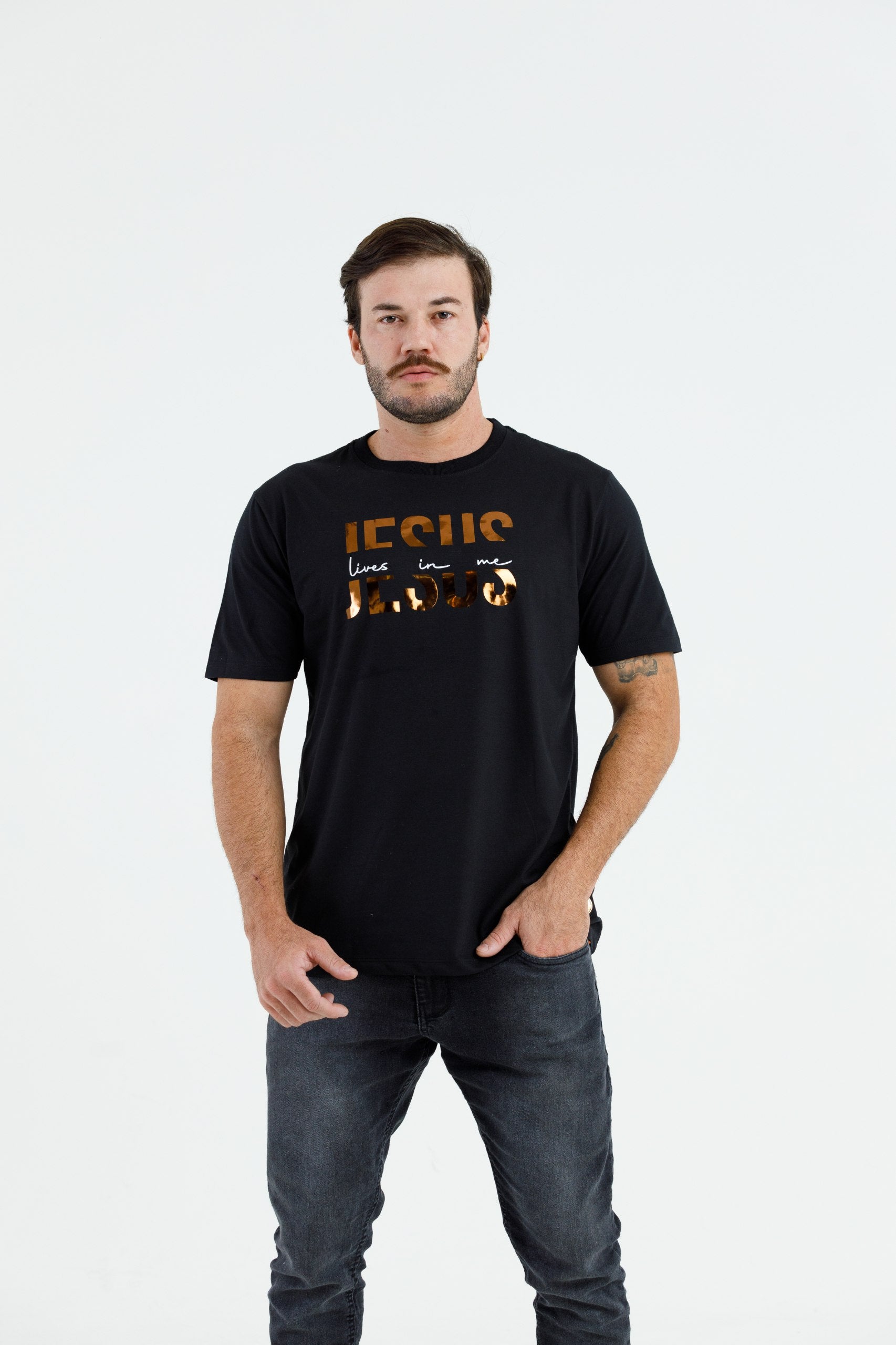 Camiseta Masculina Preta Jesus Lives In Me